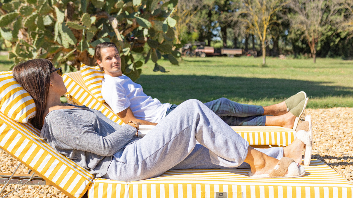 La pantoufle moderne : de simple accessoire à véritable objet de confort et de style