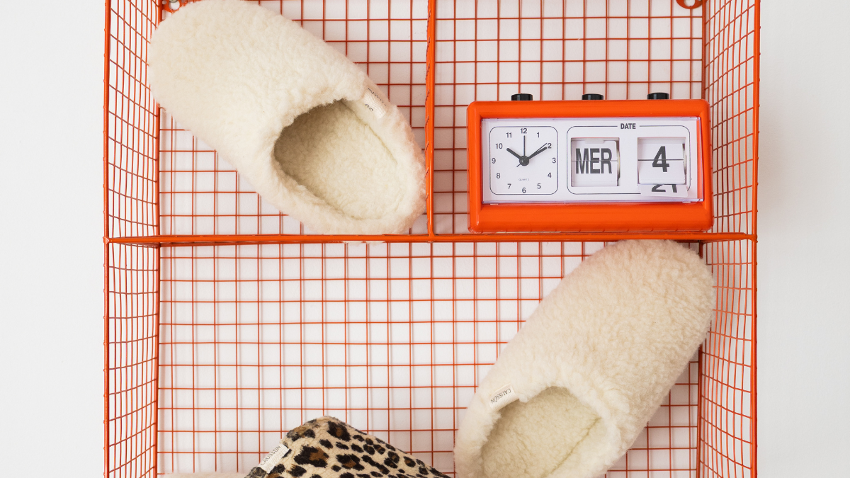 Du canapé à la terrasse : les pantoufles qui sortent du salon